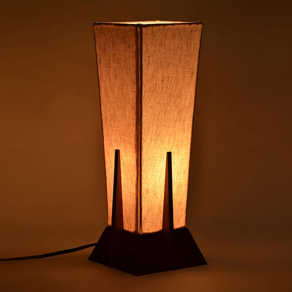 ExclusiveLane sheesham wood table lamp